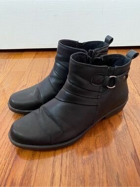 Women’s Vintage Black Ankle Boots with Side Ring Detail Size 7
